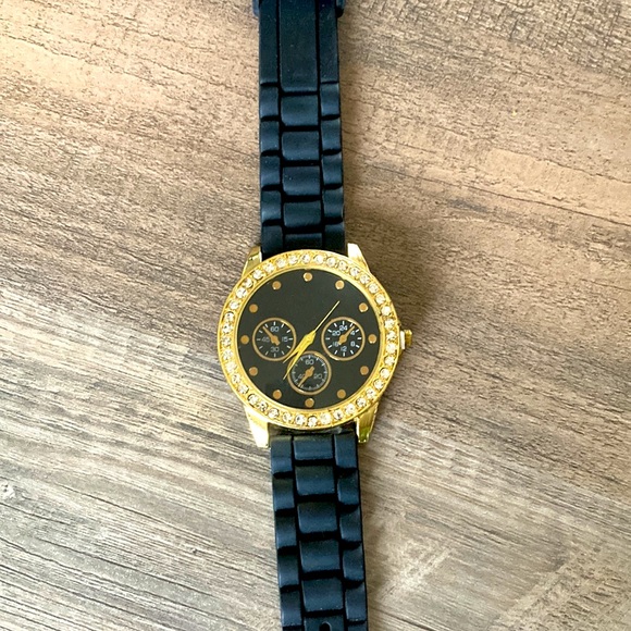 Watch - Picture 2 of 4